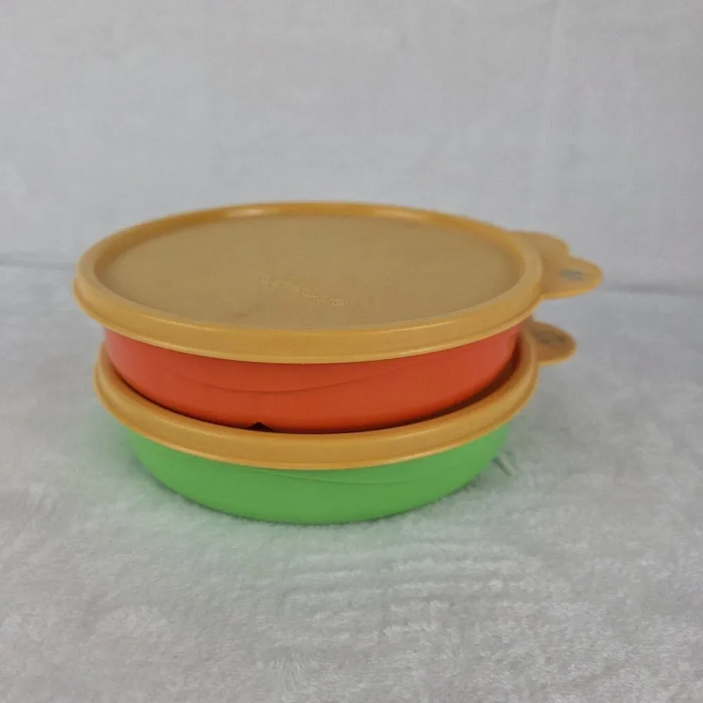 Vintage Tupperware Munchkids Divided Snack Plates With‎ Lids Set Of 2 2552A